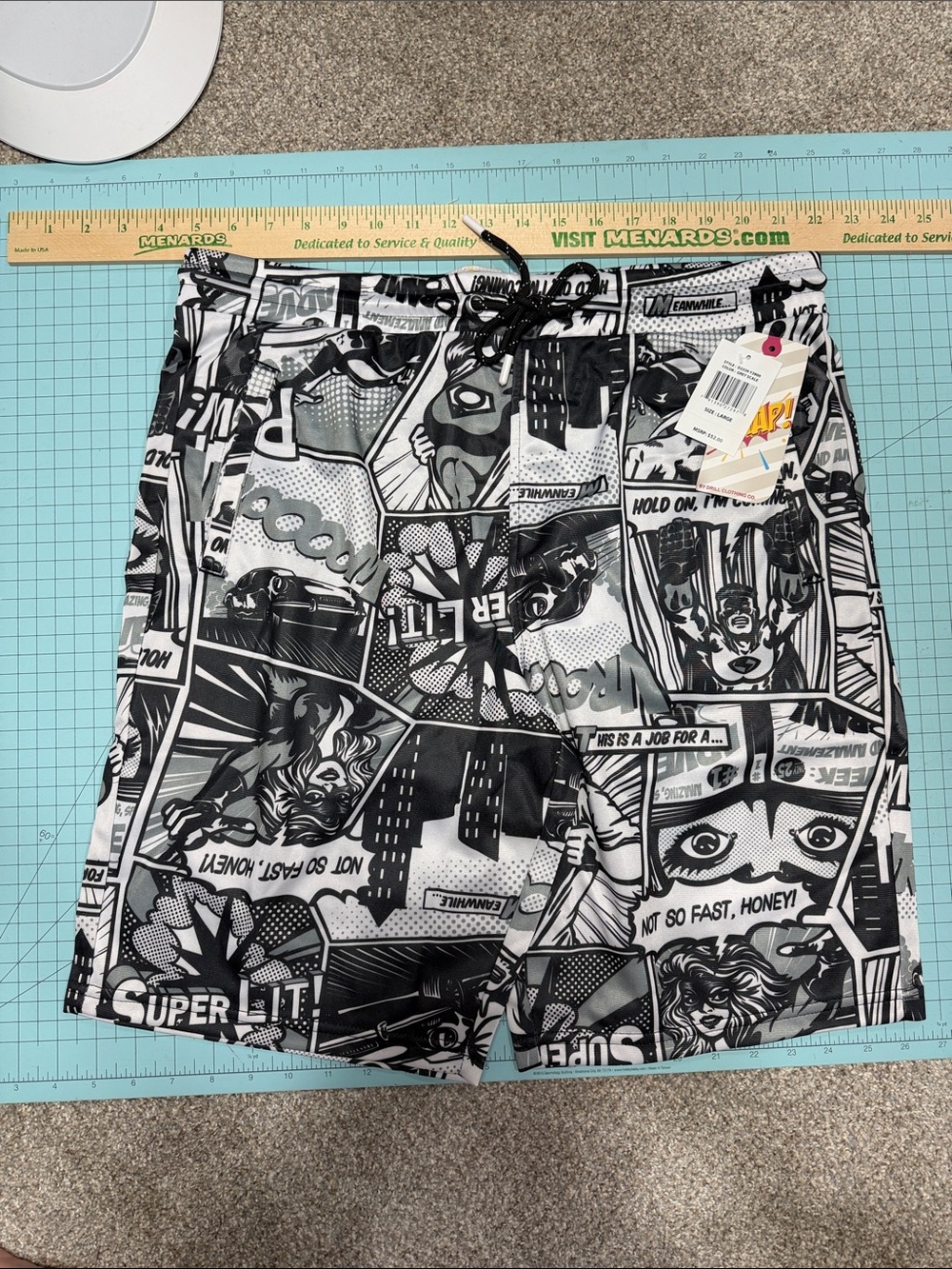 Men's Black & White Comic-Print Athletic Shorts